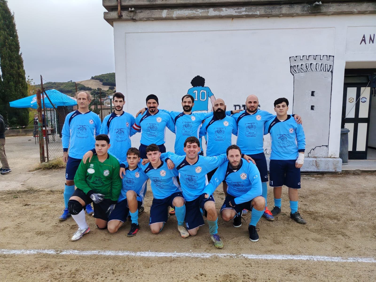 I calciatori dell’Angioina insieme sul campo